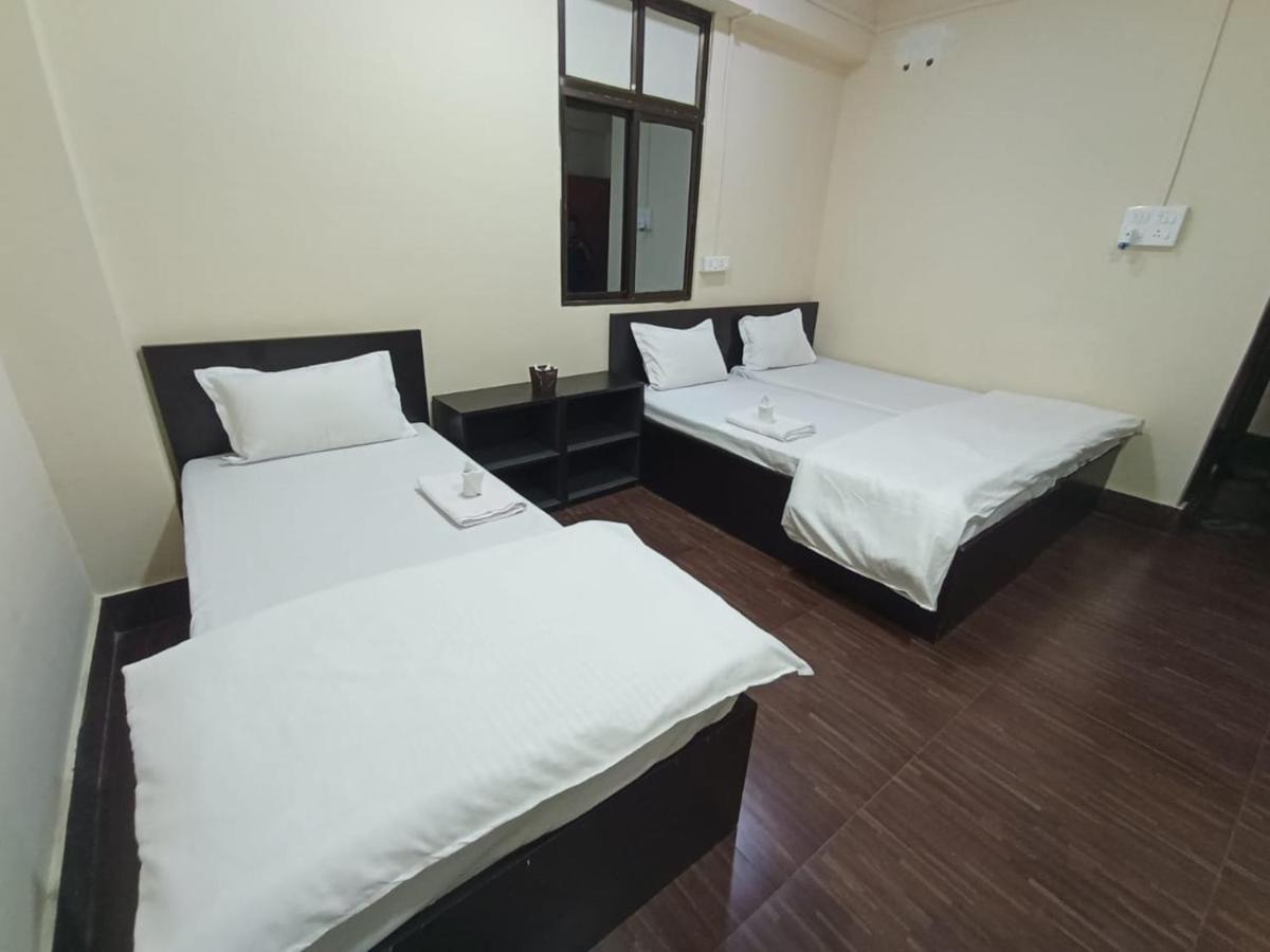 Oyo Thangal Hotel Imphal Exterior photo
